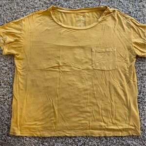 American Eagle Outfitters Yellow Short Sleeve Tee